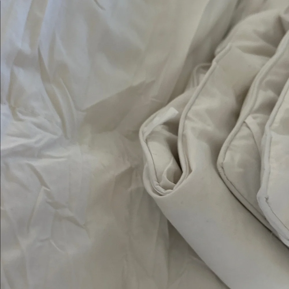 Martha Stewart All Seasons Queen Down filled cotton cover Duvet Insert, NWT
